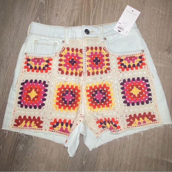 SO Pants - NWT SO Granny Square Crochet Panel Denim Shorts, Size 1/25W Super cute!